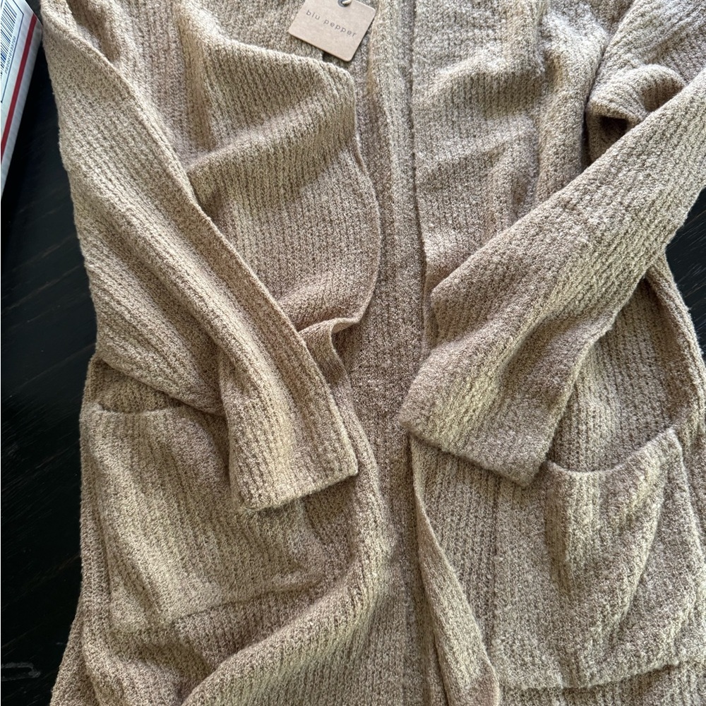 NWT Blu Pepper Lightweight Cardigan Size Medium - Picture 2 of 4